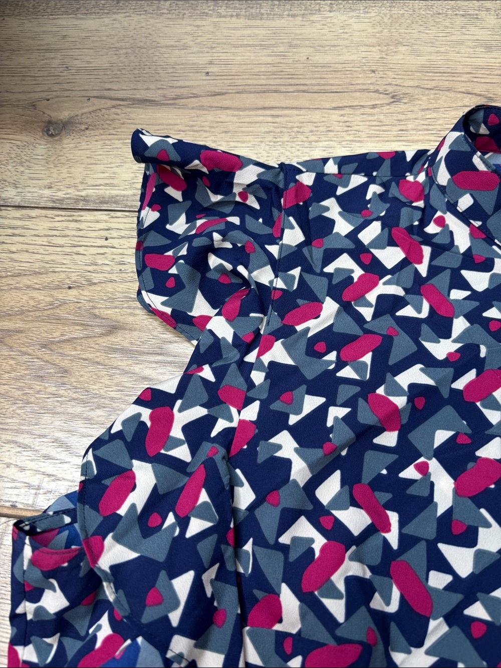 Women’s Lauren Ralph Lauren Navy, Pink & Gray Geometric Button-Up Top Size XL - Picture 2 of 7